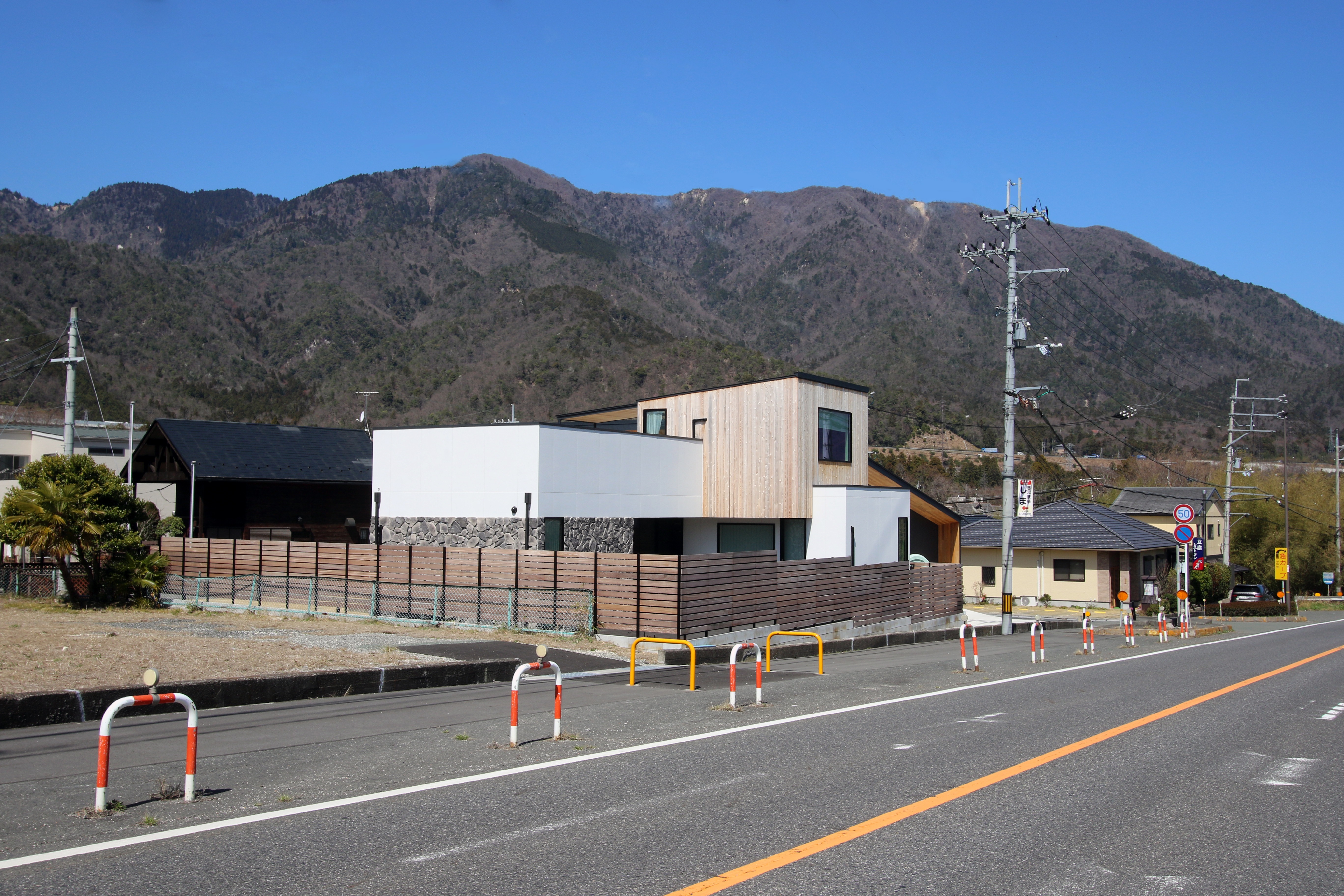 新しく完成しました注文建築の家を順じアップしました