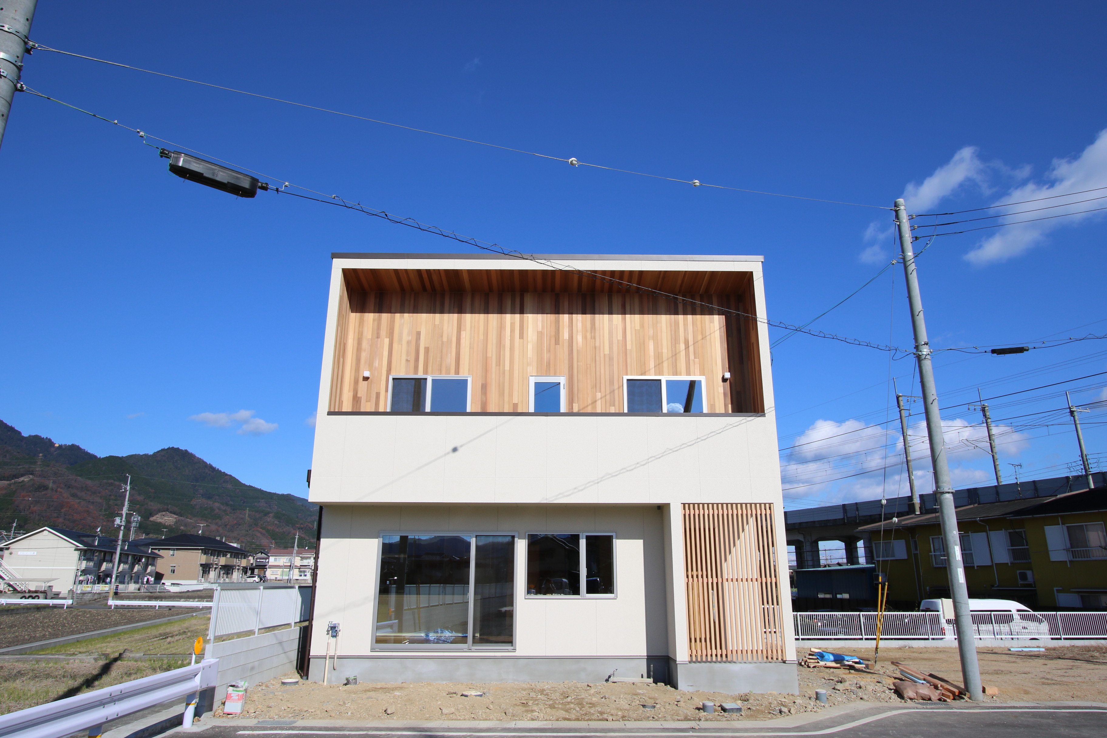 こだわりの白壁の家